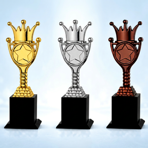 Trofeo con Diseño de Corona de Estrella, Premio Deportivo de Metal, Acabado en Oro, Plata y Bronce, Fundición Duradera, Grabado con Tema de Pirámide - Product Image 1