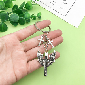 Porte-clés antique en alliage d'argent avec croix et ailes, accessoire de bijouterie portable en alliage de zinc pour cadeaux créatifs DIY - Product Image 2