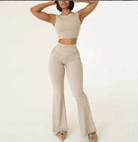 Ensemble de vêtements de sport pour femmes avec logo personnalisé, comprenant un haut de sport uni grande taille à dos échancré pour le yoga, l'entraînement, la gym et la course, et un legging évasé taille haute à effet push-up.
