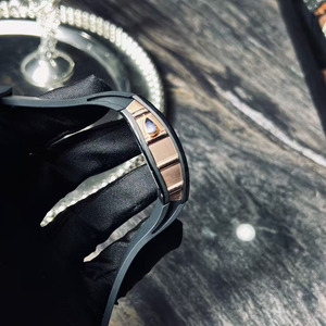 Montre mécanique automatique squelettée noire luxueuse, élégante et charmante, entièrement sertie de moissanite, résistante à l'eau 50 bars - Product Image 5