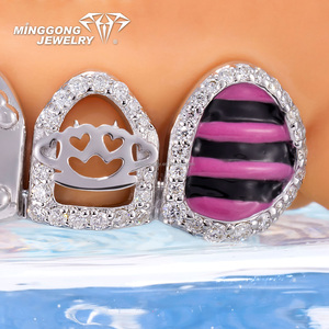 <span class=keywords><strong>Grillz</strong></span> dentaire de luxe tendance plaqué or 18 carats avec crâne en moissanite et émail personnalisé, style hip-hop unisexe, <span class=keywords><strong>prix</strong></span> d'usine, <span class=keywords><strong>grillz</strong></span> de qualité supérieure - Product Image 5