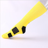 Chaussettes de sport de basket-ball de compression sur mesure OEM Chaussettes de basket-ball personnalisables