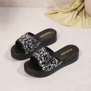 Sandales compensées d'été 2025 pour femmes, style européen et américain, grandes tailles, couleur unie, tongs et claquettes - Product Image 4