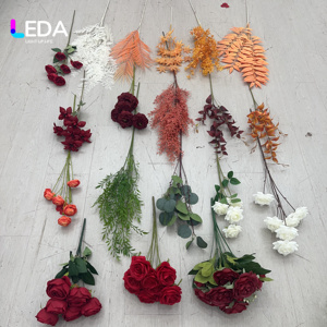 LEDA อุปกรณ์จัดงานแต่งงาน ลูกบอลดอกไม้สีแดงขนาดใหญ่ 80 ซม. ช่อดอกไม้ประดิษฐ์จากผ้าไหม สำหรับตกแต่งงานแต่งงานและงานอีเว้นท์ - Product Image 3