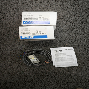 Sensor de Proximidad Omron TL-W5E1 2M, 24V, IP67, Inductivo, para Máquinas Herramienta - Product Image 3