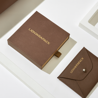 Boîte d'emballage de bijoux en papier personnalisée haut de gamme en gros, épaisseur 2 mm, matériaux recyclés, insert en mousse pour présentation en magasin et cadeaux