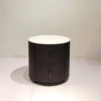 Elegante y Funcional Mesita de Noche Moderna y Atemporal de Estilo Inglés en Madera Negra con Cajón, Diseño Clásico, Duradera, para Uso en Hoteles