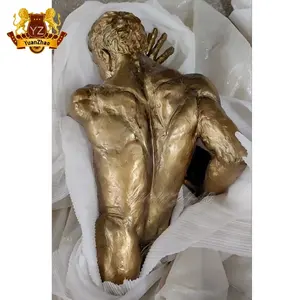 Scultura in metallo a grandezza naturale su misura per interni esterni tipo appeso a parete di grandi dimensioni in bronzo umano busto uomo nudo statua uomo