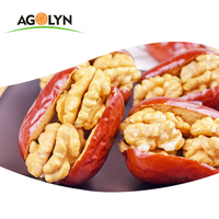 Noix pelées et dattes rouges farcies Jujube rouge aux noyaux de noix