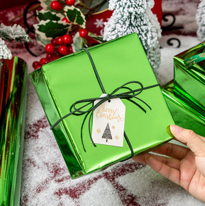 Papel de regalo metalizado verde de doble cara, impermeable, para embalaje y manualidades. - Product Image 2