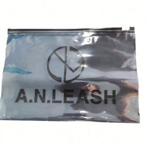 Sacs d'emballage personnalisés en plastique écologique souple avec fermeture éclair pour vêtements et cosmétiques - Product Image 2