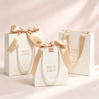 Sacs cadeaux roses biodégradables écologiques personnalisés avec poignée en ruban et laminage pour l'emballage de parfums, de rouges à lèvres, de cosmétiques et de bijoux
