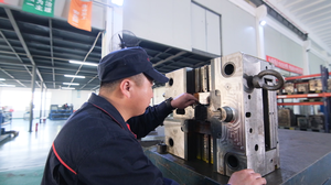 Cetakan Helm Tabrakan Plastik Proses Yang Tepat - Product Image 5