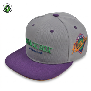 Gorra Deportiva Personalizada con Logotipo, Unisex, Ajustable, Gris y Morado, Bordado 3D, Parche Lateral del Equipo, Visera Plana, 6 Paneles, Modelo Común Cuatro - Product Image 1
