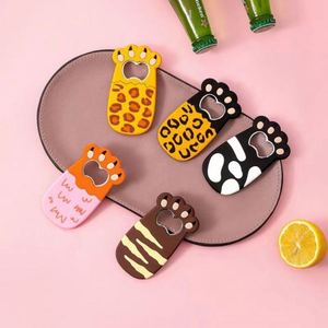 Cadeau promotionnel, joli porte-clés multifonctionnel créatif portable, ouvre-bouteille, porte-clés en PVC et métal - Product Image 6