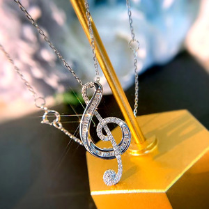 Collana con Pendente Chiave di Violino in Oro Bianco e Diamanti, Argento 925 Placcato Rodio, Catena a Serpente, Classica Unisex per Uso Quotidiano - Product Image 1