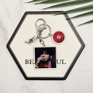 Llavero acrílico con foto de ídolo Kpop, colgante decorativo para bolso con diseño de disco de vinilo, regalo coleccionable para fans de álbumes, venta al por mayor - Product Image 3