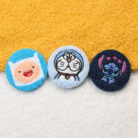 Badge personnalisé en peluche brodée, motif dessin animé mignon, avec attache papillon – Cadeau promotionnel créatif