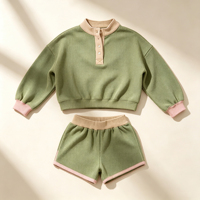 Ensemble 2 pièces confortable pour tout-petits : Sweat-shirt col Henry en coton gaufré color block et short à taille élastique