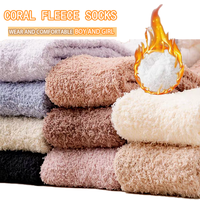 Vente en gros de chaussettes en polaire brodées personnalisées pour femmes, longueur d'équipage en tricot moelleux solide, pour un usage quotidien en automne