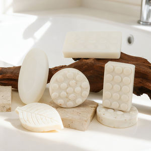 Gel douche et savon de forme originale personnalisés pour hôtel 5 étoiles de luxe, emballage éco-responsable - Product Image 1