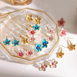 ชุดเครื่องประดับสร้อยคอสแตนเลสเคลือบสีรูปดอกไม้ Dina Trendy ดีไซน์ทันสมัย สีสันสดใส คุณภาพสูง ชุบทอง 18K สำหรับผู้หญิง ป้องกันการซีดจาง - Product Image 3