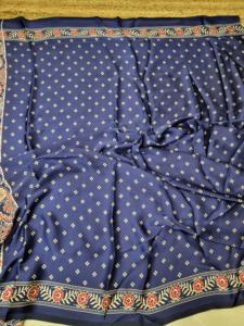 Top vente léger bleu Ajrakh Satin crêpe Saree femmes mariage vêtements ethniques pour les fêtes comprend des accessoires de bijoux - Product Image 3