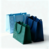 Sacs en papier kraft personnalisés pour le commerce de détail, sacs cadeaux pour vêtements, sacs d'emballage miniatures de luxe avec poignée, sacs en papier imprimés avec logos
