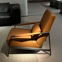 Chaise longue en cuir avec structure métallique moderne, design minimaliste pour salon, vente chaude