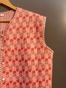 Gilet matelassé vintage pour femme, motif floral, col en V, 100% coton, décontracté, toutes saisons, sans manches, veste pour femme - Product Image 3