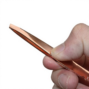 Pinzas para Cejas Color Oro Rosa con Punta Puntiaguda y Diseño de Peine, Acero Inoxidable Duradero para un Acabado Preciso - Product Image 6