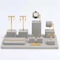 Ensemble complet de présentoirs à bijoux en cuir PU satiné or rose : buste, support pour colliers, porte-bagues, coussin pour montres, et présentoir à boucles d'oreilles