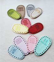 Étiquettes personnalisées de 1.4mm gravées au laser en microsuède semelles de chaussons pour bébé patchs en similicuir lasérisables en cuir suédé au laser