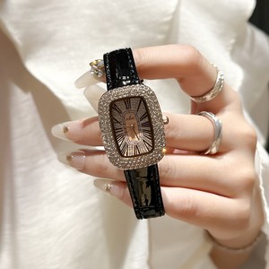 Pour <span class=keywords><strong>montre</strong></span> pour femme <span class=keywords><strong>de</strong></span> <span class=keywords><strong>luxe</strong></span> <span class=keywords><strong>de</strong></span> <span class=keywords><strong>marque</strong></span> <span class=keywords><strong>suisse</strong></span> avec oeuf <span class=keywords><strong>de</strong></span> Pigeon gypsophile plein diamant étanche Quartz ovale déesse breloque en cuir - Product Image 1
