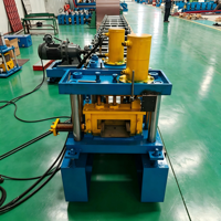 Ligne de production de profilés en C de haute précision avec boîte de vitesses et moteur, poinçonnage et découpe automatiques pour usage en escalier