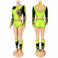 Uniforme de Majorette Personalizado Verde Neón, Negro y Dorado con Lentejuelas, Estampado de Cebra, Manga Única, Flecos Laterales, Corte Alto, Leotardo y Conjunto de Mangas para Piernas
