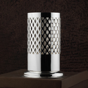 Lámpara de Mesa Cilíndrica Plateada Moderna, Lámpara de Metal Decorativa con Trabajos de Tallado, Decoración Contemporánea para el Hogar, Adorno para Sala de Estar - Product Image 2