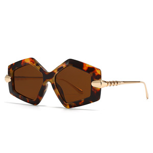 Lunettes de soleil UV400 de style européen et américain, montures carrées surdimensionnées tendance inspirées d'Instagram pour hommes et femmes, protection solaire <span class=keywords><strong>classe</strong></span> 2 - Product Image 3