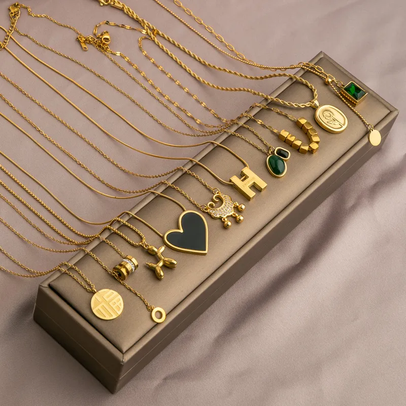 Moda oro lujo nicho diseño titanio acero joyería sin pérdida de color collar cadena para mujer