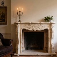 Cheminée murale en pierre naturelle française personnalisée, sculptée à la main, pour une utilisation en intérieur, décoration de cuisine et de salle à manger
