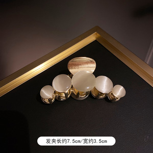 Grande <span class=keywords><strong>pince</strong></span> à cheveux perle oeil de chat pour femmes Style coréen <span class=keywords><strong>pince</strong></span> à mâchoires en métal doré pour cheveux épais en gros pour un usage quotidien - Product Image 5