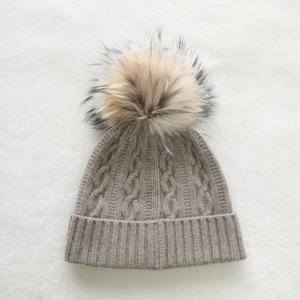 Chapeaux tricotés en <span class=keywords><strong>cachemire</strong></span> doux pour l'hiver, extensibles, épais et chauds, unisexe, mode, avec large revers et <span class=keywords><strong>pompon</strong></span> en vraie fourrure, personnalisables, vente en gros - Product Image 2