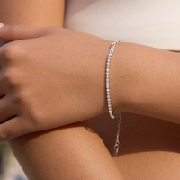 Joyería para Mujer, Brazalete de Acero Inoxidable con Cadena de Eslabones y Diamantes de Imitación, Alto Valor Estético, Sensación de Lujo Ligero y de Alta Gama