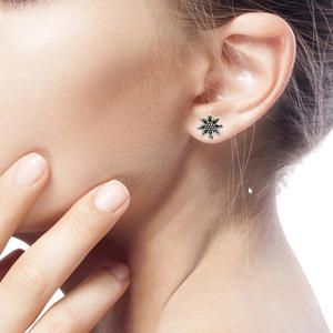 E4524 Orecchini a Perno con Fiore in Argento Anticato, Gioielli Vintage Unisex per Uso Quotidiano - Product Image 5