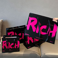 Sac Cadeau en Papier Personnalisé Noir Rose avec Impression de Texte Riche, Sac Fourre-Tout pour Boutiques de Vêtements et Emballage