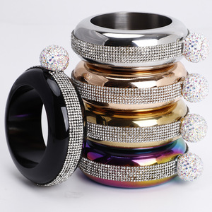 Articles de cadeaux de luxe 3.5OZ Bracelet Bracelet Flacon 304 Acier inoxydable avec cristal fait main Cadeaux de nouveauté Cadeaux de <span class=keywords><strong>mariage</strong></span> pour les invités - Product Image 1