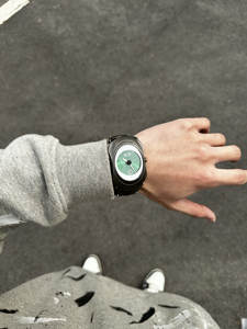 Montre à quartz analogique en silicone Y2k-Oak Time Bomb Original Millennium Y2K, design rétro de niche, géométrique, avant-gardiste - Product Image 3