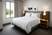Meubles d'hôtel haut de gamme Staybridge Suites pour projets hôteliers : Canapé, Table, Chaise, Lit