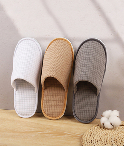 공장 핫 세일 흰색 슬리퍼 사용자 정의 로고 자수 로고 폐쇄 발가락 와플 일회용 호텔 슬리퍼 - Product Image 4