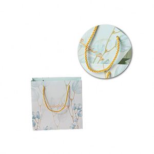ถุงของขวัญกระดาษสีน้ำเงินสำหรับคริสต์มาส ราคาถูก ลดราคาพิเศษ ถุงรีไซเคิล พิมพ์ข้อความและกราฟิกได้ชัดเจน - Product Image 4